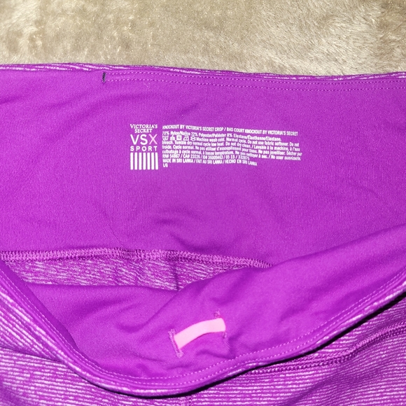 Victoria's Secret VSX sport Capri leggings - Picture 3 of 3
